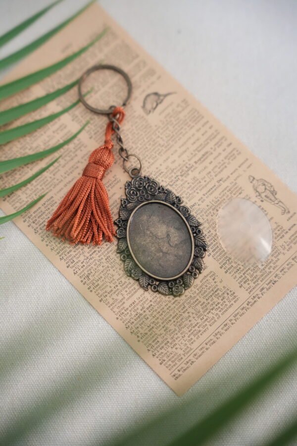 Oval Victorian-Style Keychain – Design 3