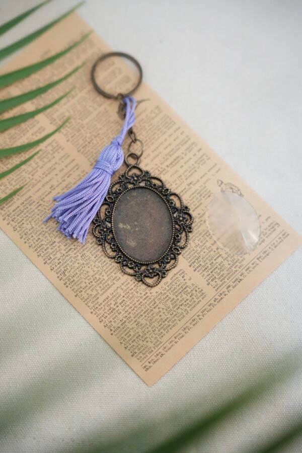 Oval Victorian-Style Keychain – Design 2