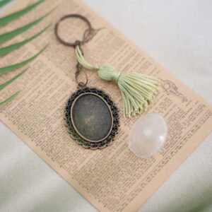 Oval Victorian-Style Keychain – Design 4