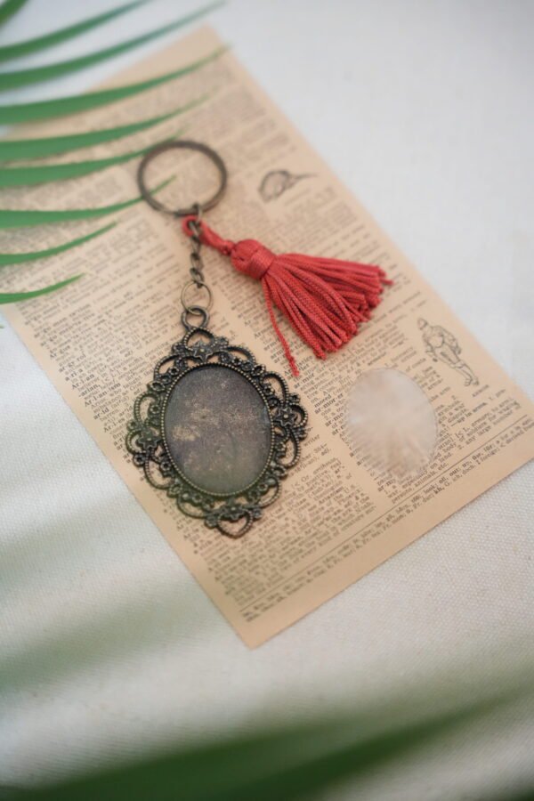 Oval Victorian-Style Keychain – Design 6