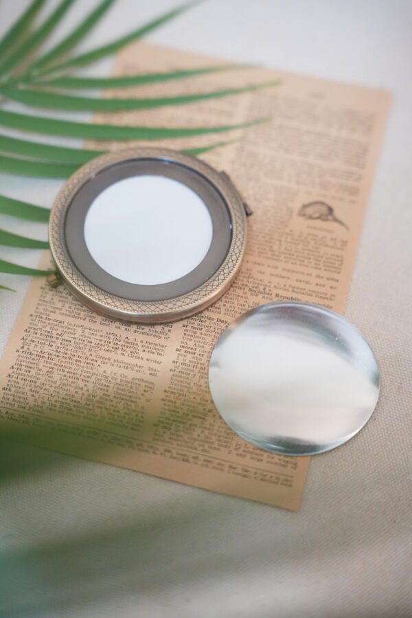 Round Mirror with Aluminum Frame