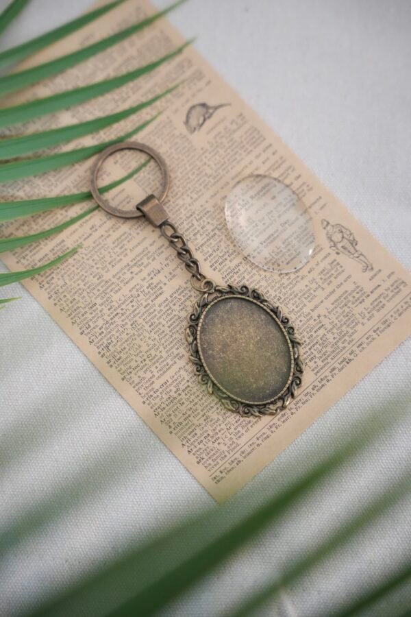 Oval Victorian-Style Keychain – Design 1