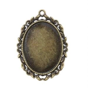 Oval Victorian-Style Keychain – Design 1