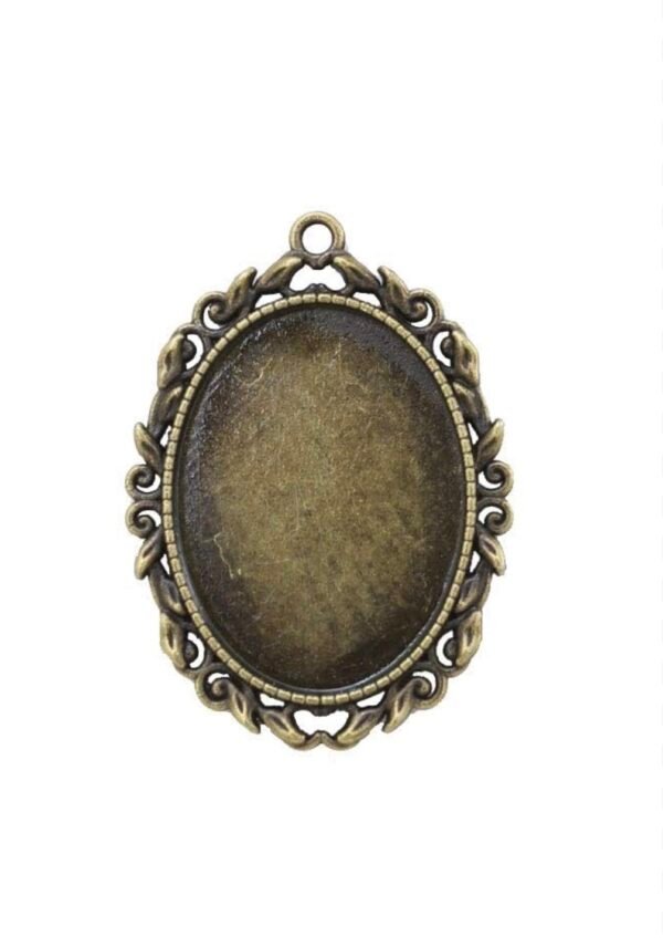 Oval Victorian-Style Keychain – Design 1