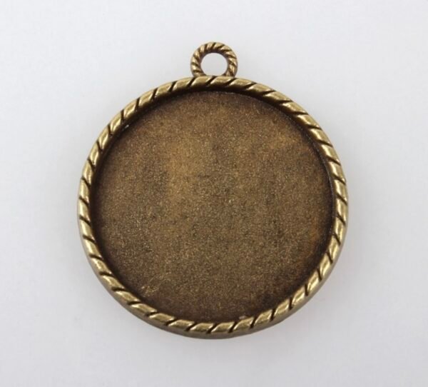Oval Victorian-Style Keychain – Design 2