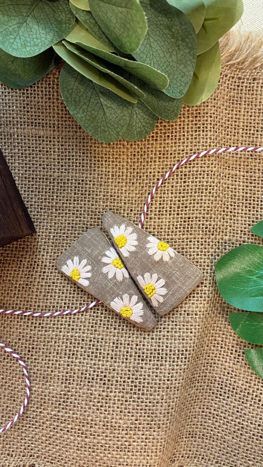 Embroidered Buckle - White Flower Style